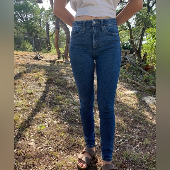 Hand embroidered koi fish Universal Thread jeans - Picture 3 of 9